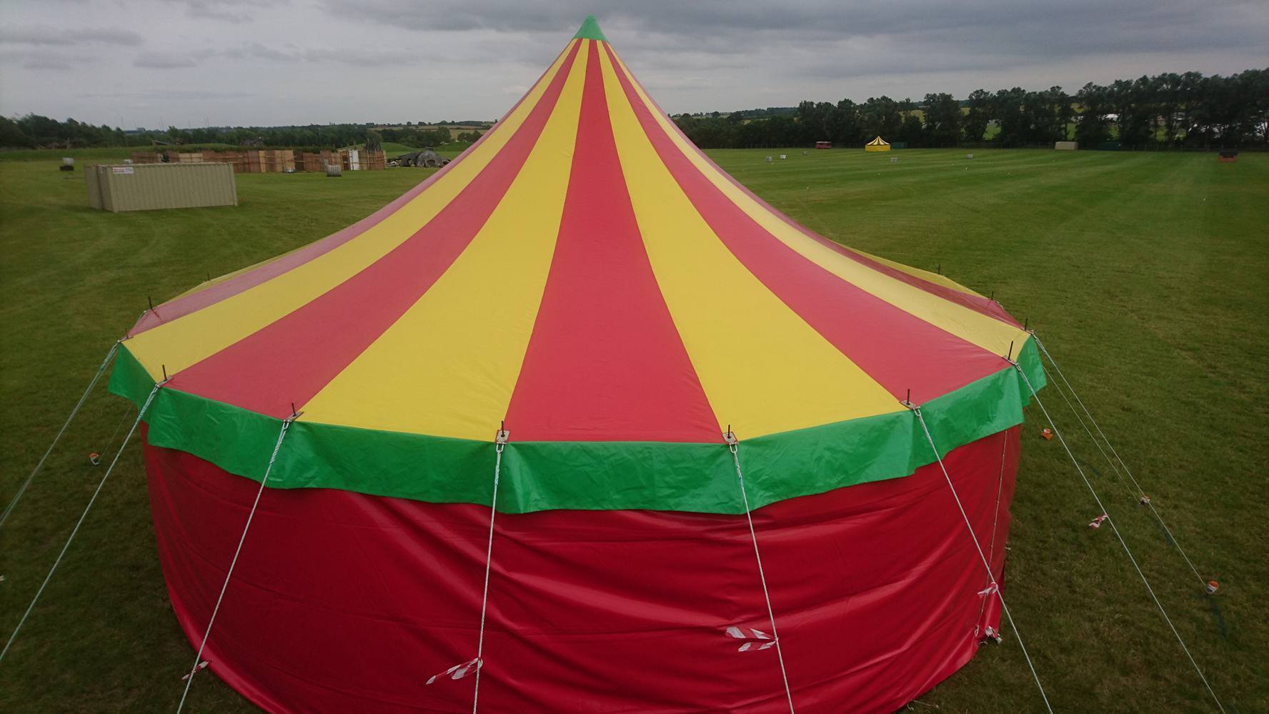 Secret Garden Party 30ft (9m) Rounds Red & Yellow